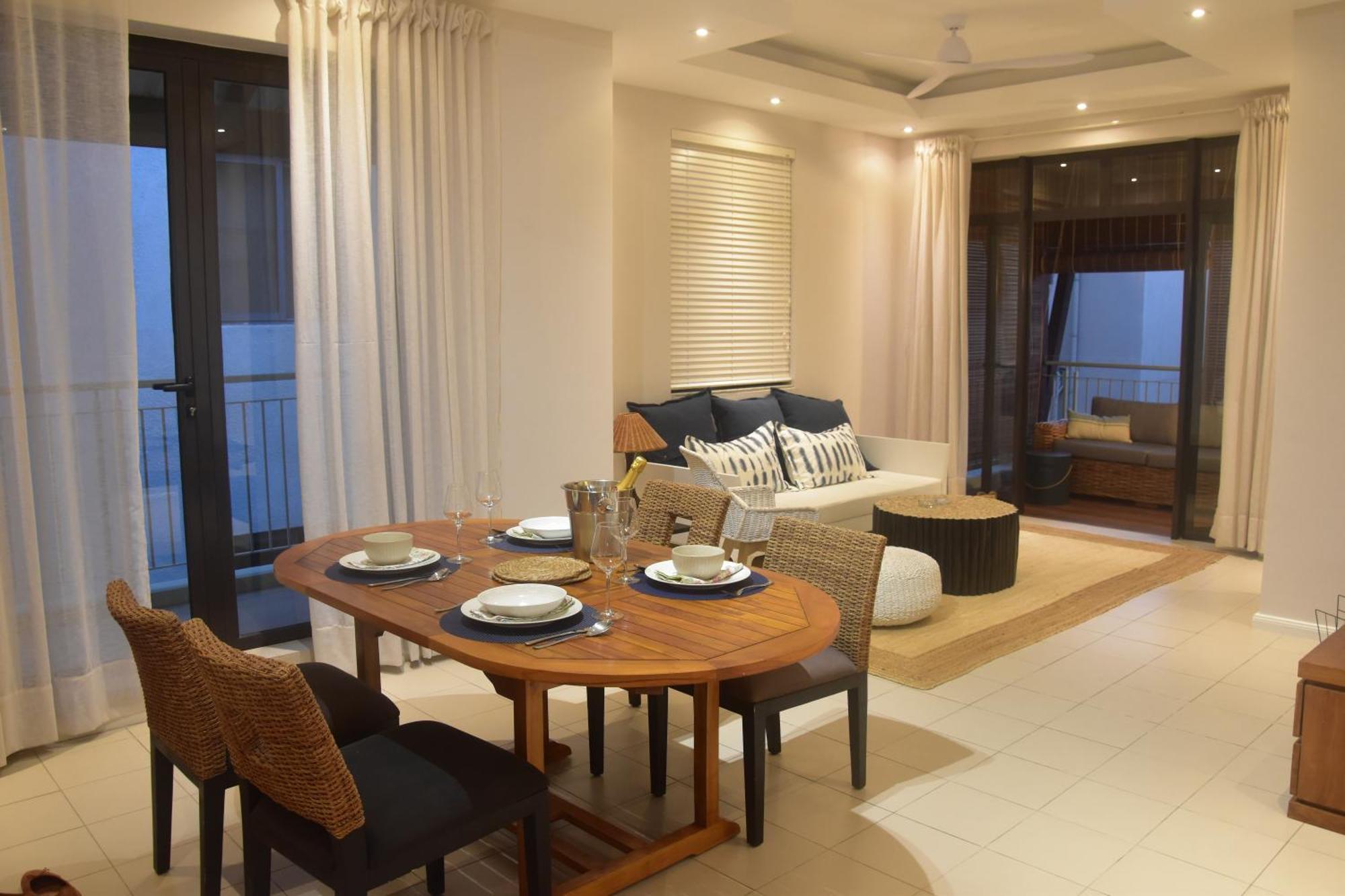 Blue Waves Beachfront Penthouse Flic en Flac Экстерьер фото
