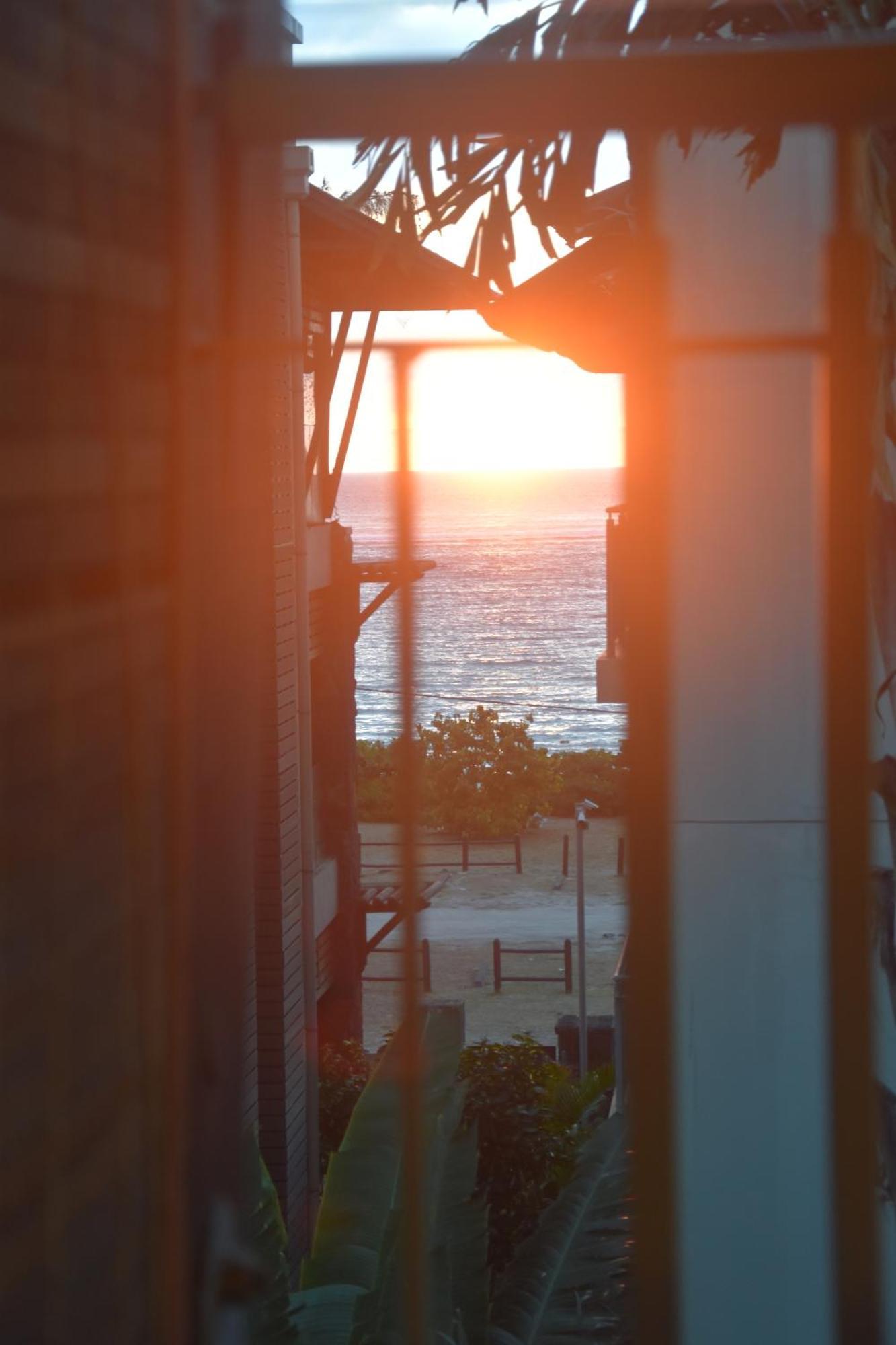 Blue Waves Beachfront Penthouse Flic en Flac Экстерьер фото